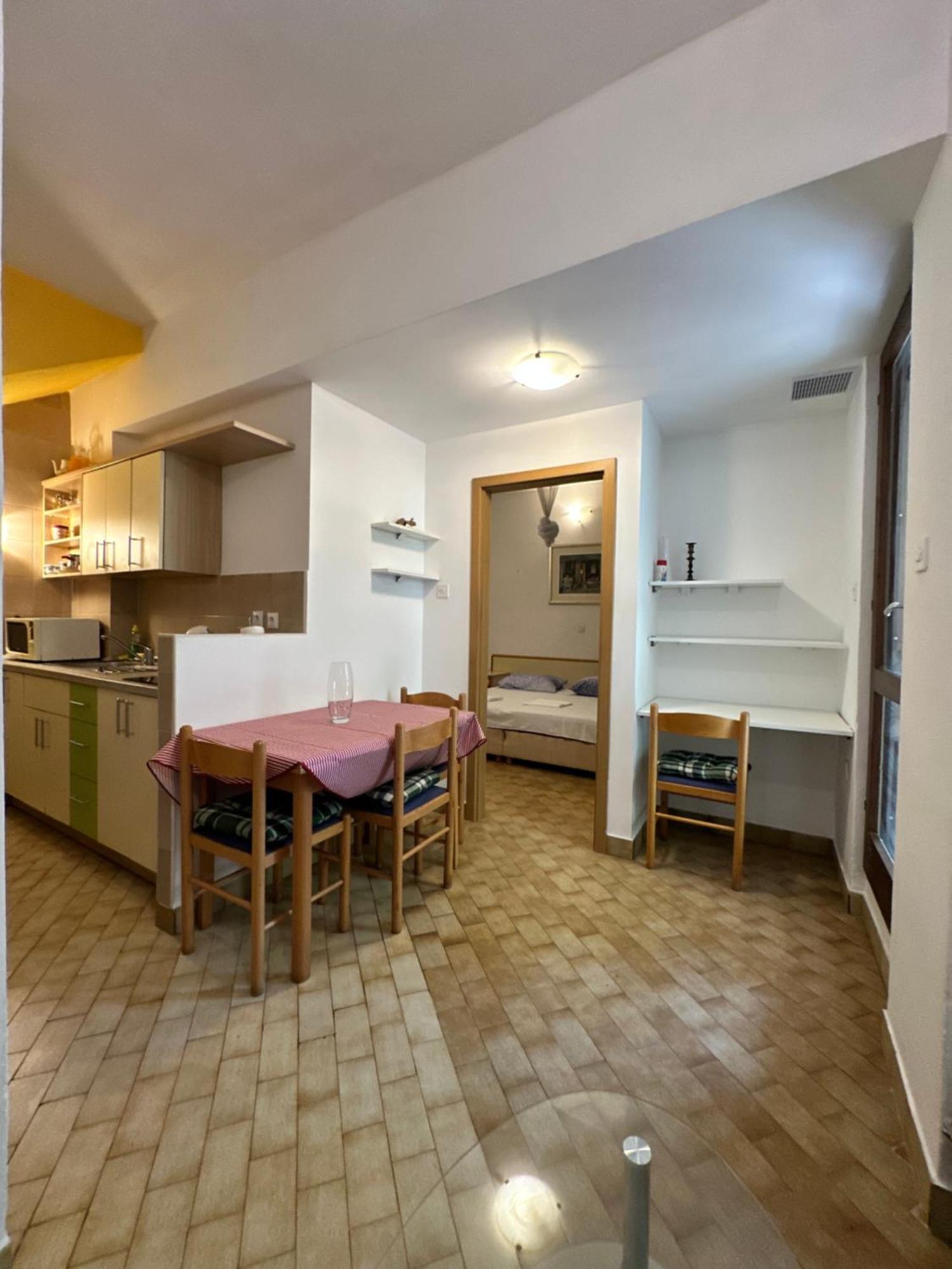 Appartamento Kornelija 2 Podgora Esterno foto