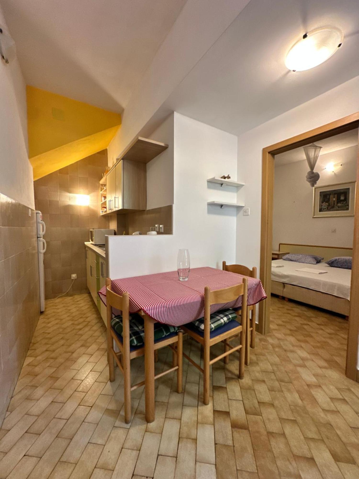 Appartamento Kornelija 2 Podgora Esterno foto